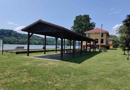 Veteran's Shelter at Washington's Riverfront Park 
