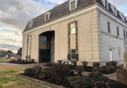 Ravenswood Municipal Building