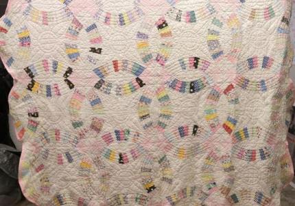 image of a double wedding ring quilt