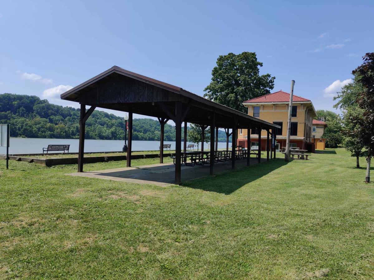 Veteran's Shelter at Washington's Riverfront Park 